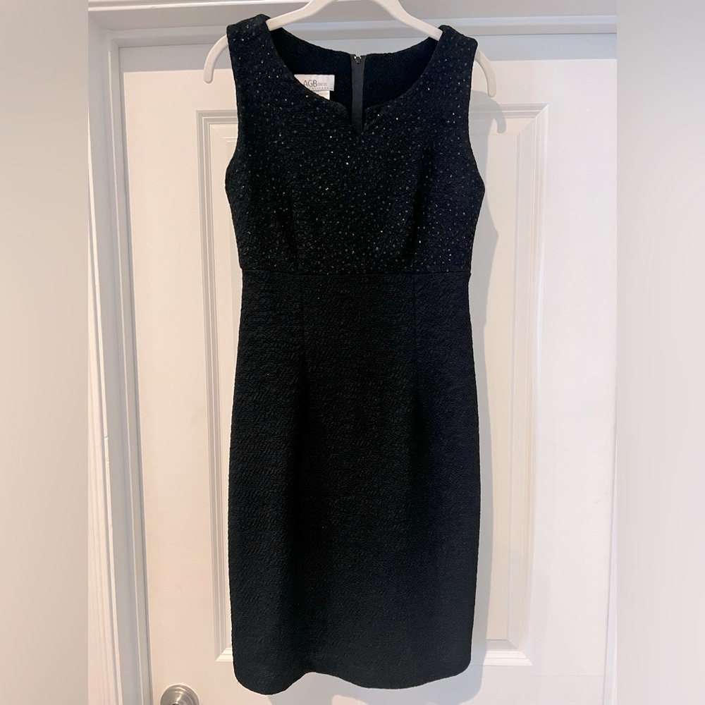 Black sleeveless dress